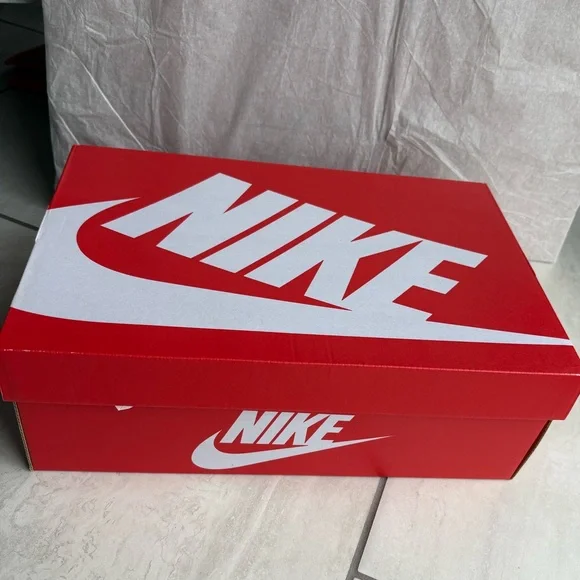 Mens 11.5 Nike Chlorophyll Dunks - Picture 11 of 11